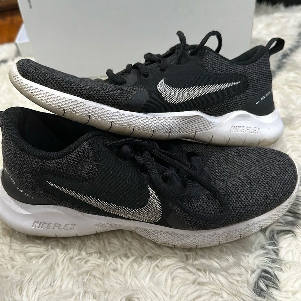 Nile Flex running shoe